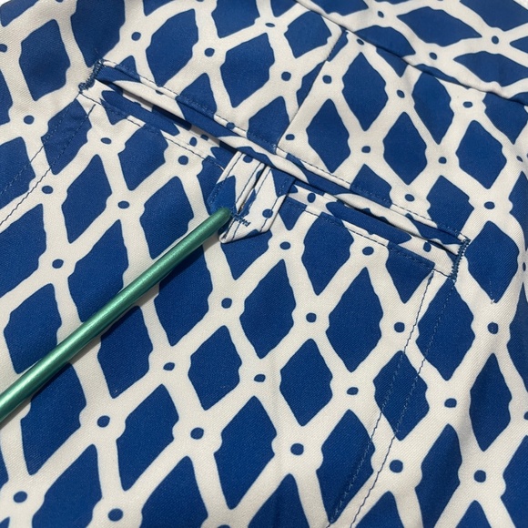 Peter Millar 8 Ladies Wicking Blue White Print Pocket Shorts Missing back Button - Picture 2 of 7